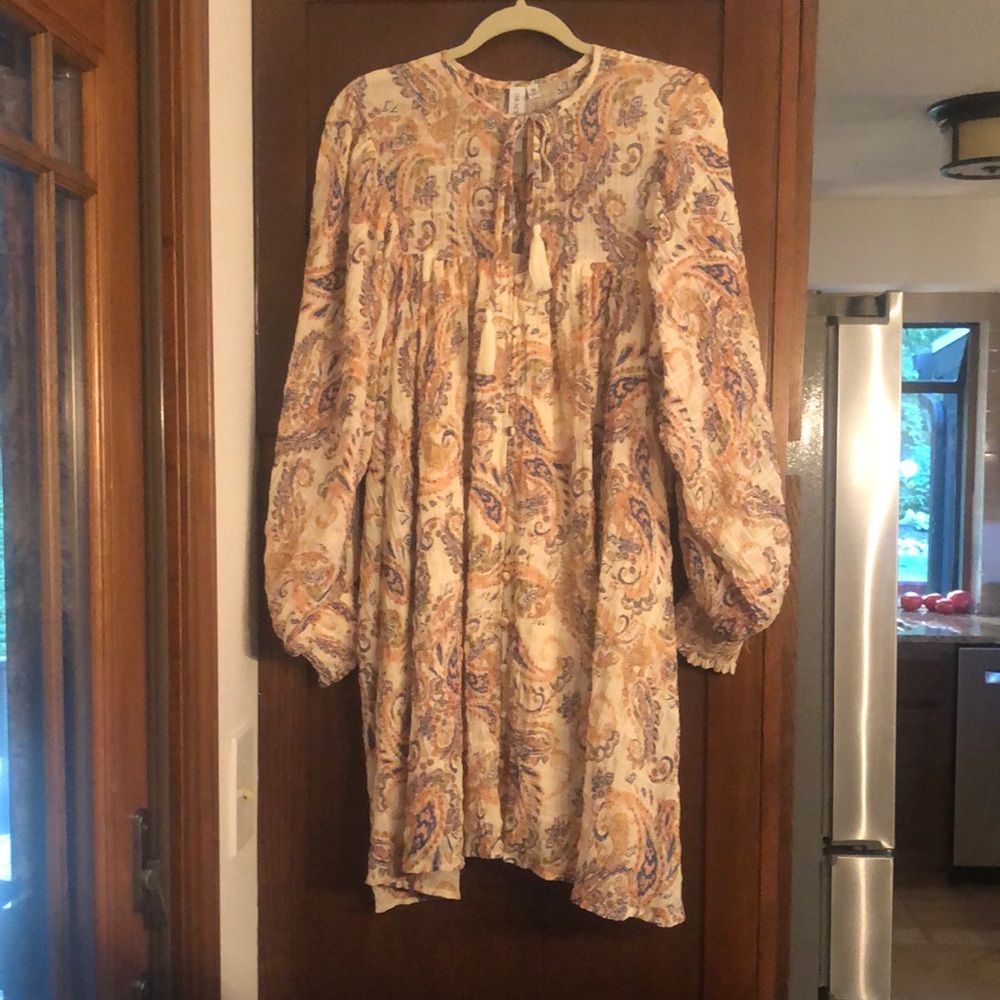 Peach blue cream dress w/lining. Just above the knee. Size M